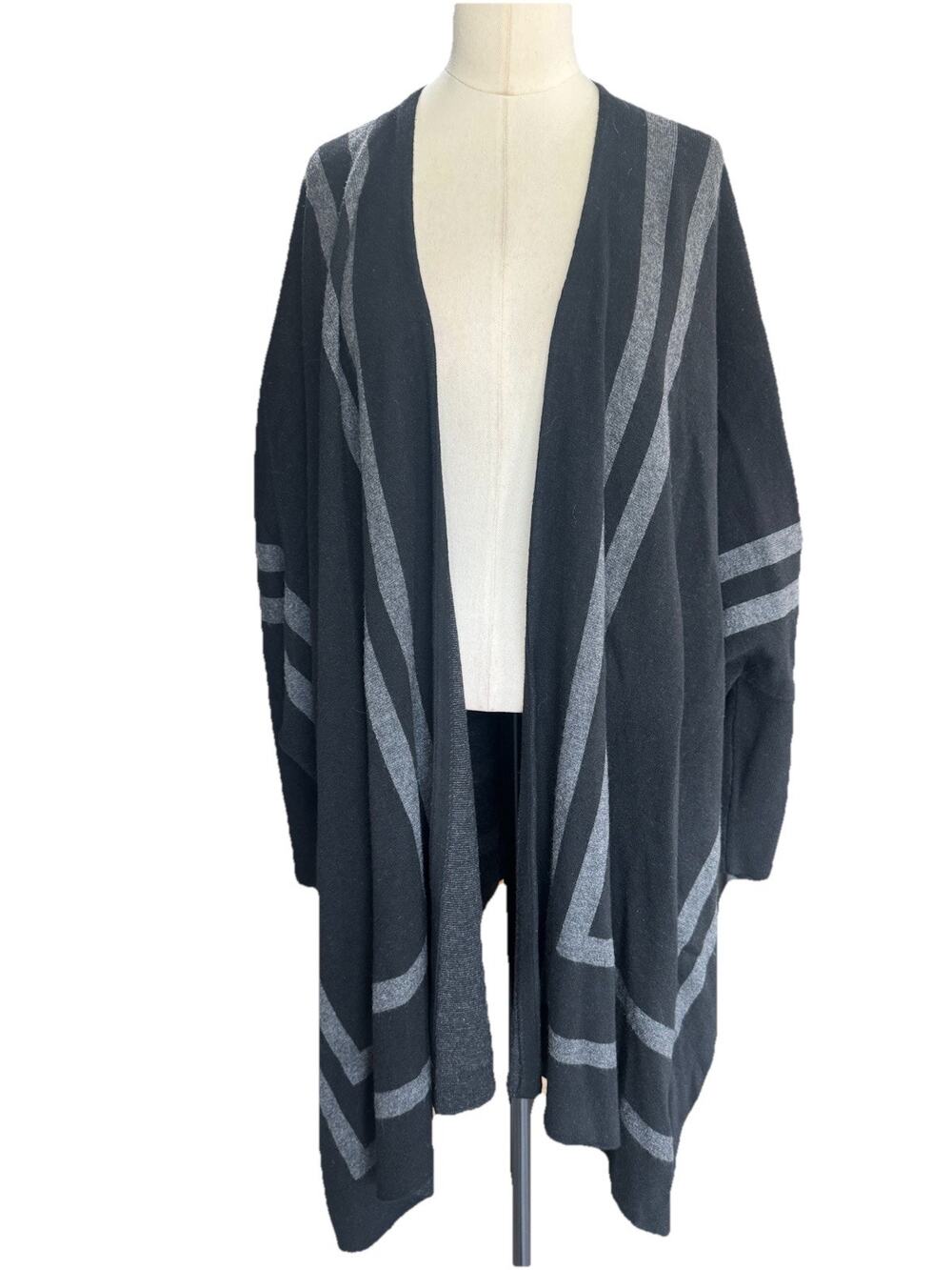 WHBM White House Black Market Ruana Poncho Wrap Border Print Lightweight